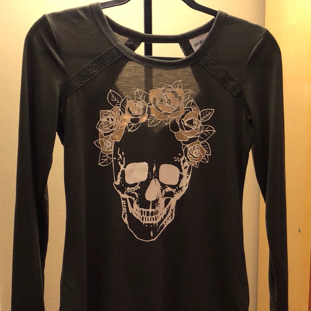 Jerry Leigh Junior XS Skull 💀 Super Soft Shirt